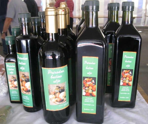 Samo jedno od dvadesetak ponuđenih ulja (Snimio Miljenko Brezak / Acumen)