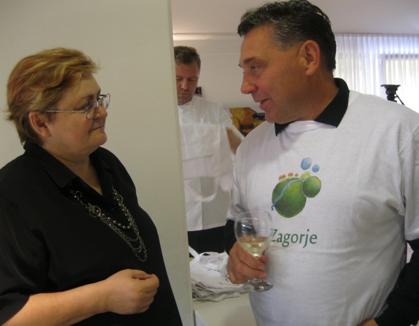 Urednica Žizi sela i Oblizeka Božica Brkan sa svjetski proslavljenim zagorskim vinarom Borisom Drenškim (Snimio Miljenko Brezak / Acumen)