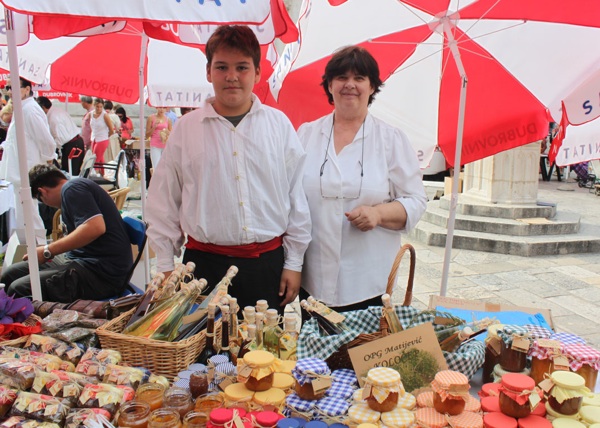 Ljubav i posao malenih proizvođača ogleda se u svakoj bočici i prenosi s koljena na koljeno (Fotografija DEŠA)